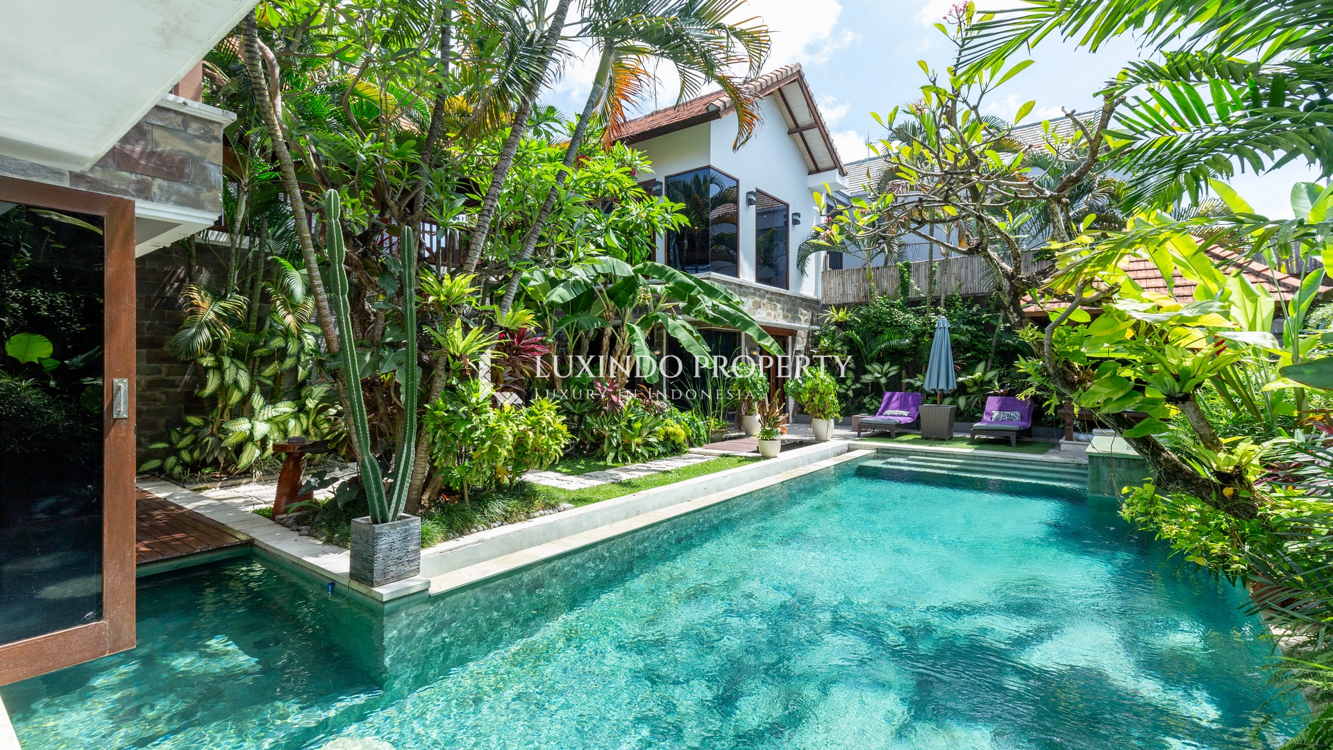SEMINYAK - CHARMING 4 BEDROOM VILLA IN THE HEART OF SEMINYAK (LHV995)